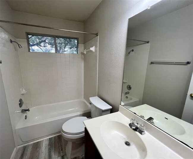 Building Photo - 14604 Swinley Forest Cove