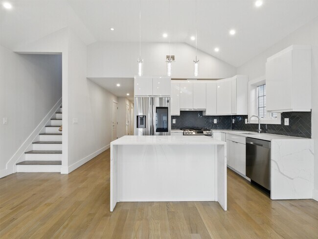 Building Photo - 494 Liberty Ave