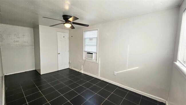 Building Photo - 3817 Key Pl