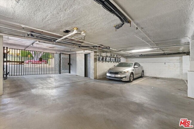 Building Photo - 612 Huntley Dr