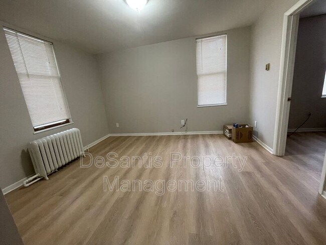 Building Photo - 1000 Duss Ave