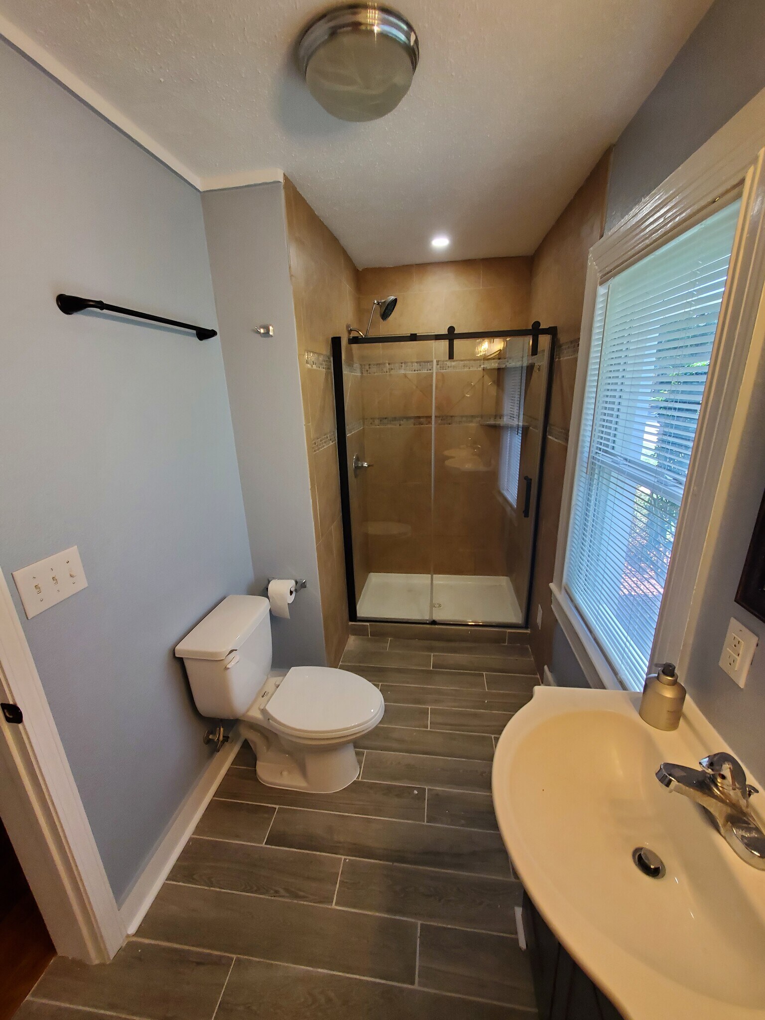 Building Photo - 121 Avery St