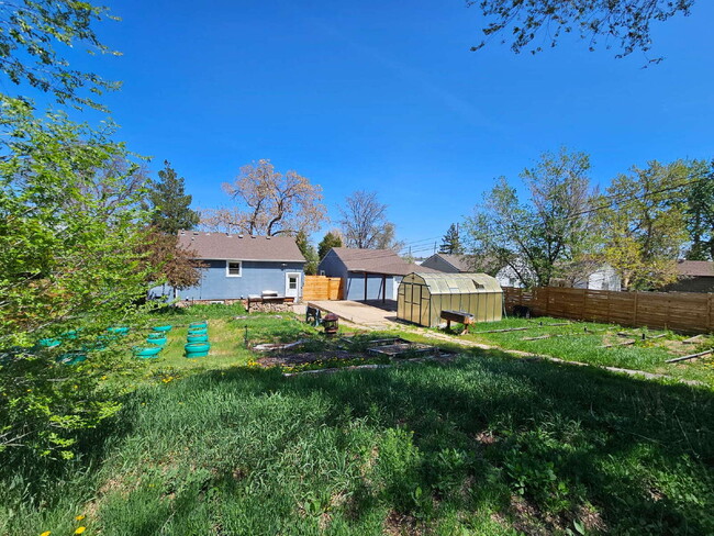 Building Photo - Charming 2-Bedroom Home with Spacious Back...