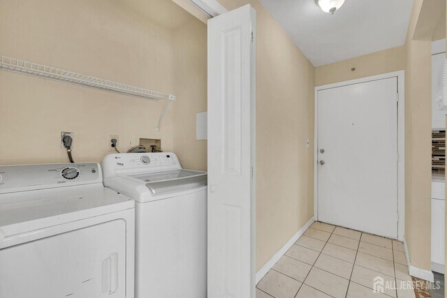 Building Photo - 275 Alpine Way