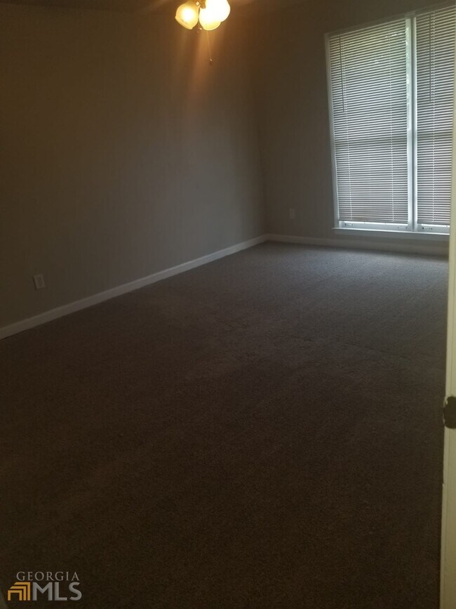 Building Photo - 2110 Country Walk Way SE