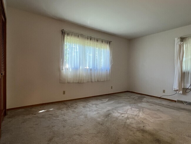 Building Photo - 104 Sunset Dr