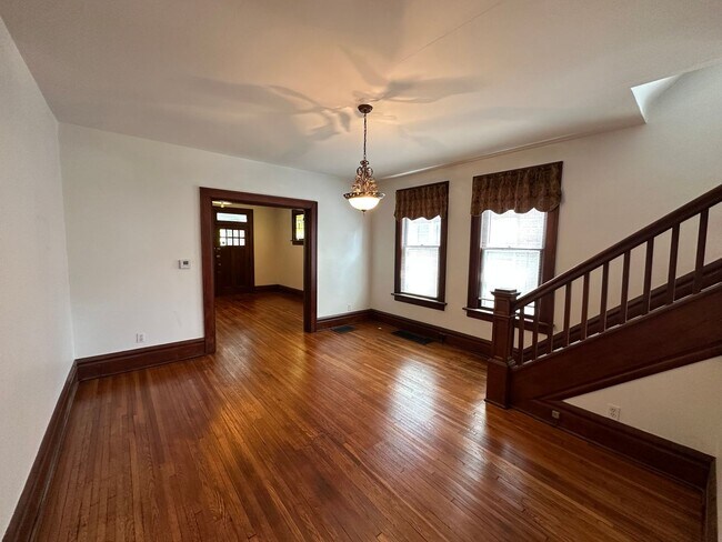 Building Photo - Thurman Ave 273-275 WAG