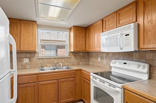 Building Photo - 115 Rhonda Dr