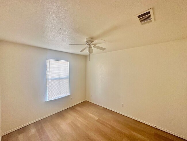 Building Photo - 5705 Greengate Dr
