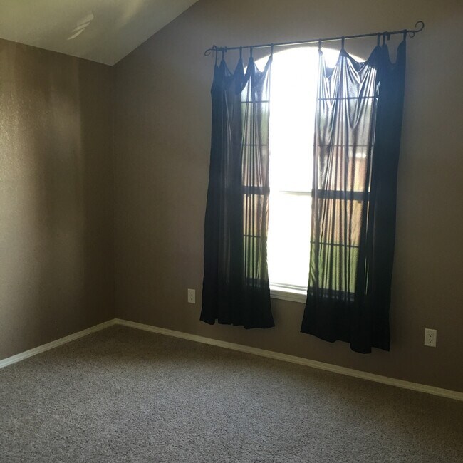 Building Photo - GREAT HOME GREAT LOCATION