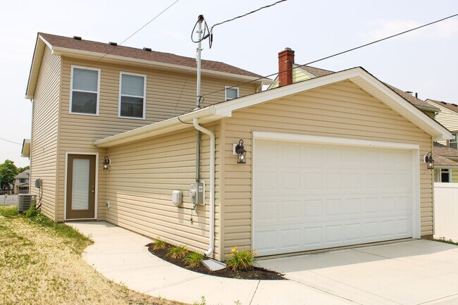 Building Photo - Brand New Home Walking distance to Spooky Nook