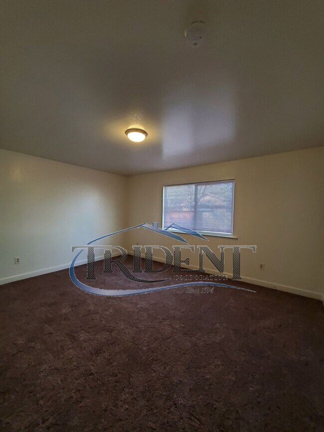 Building Photo - (1430m7) Sierra Way Units