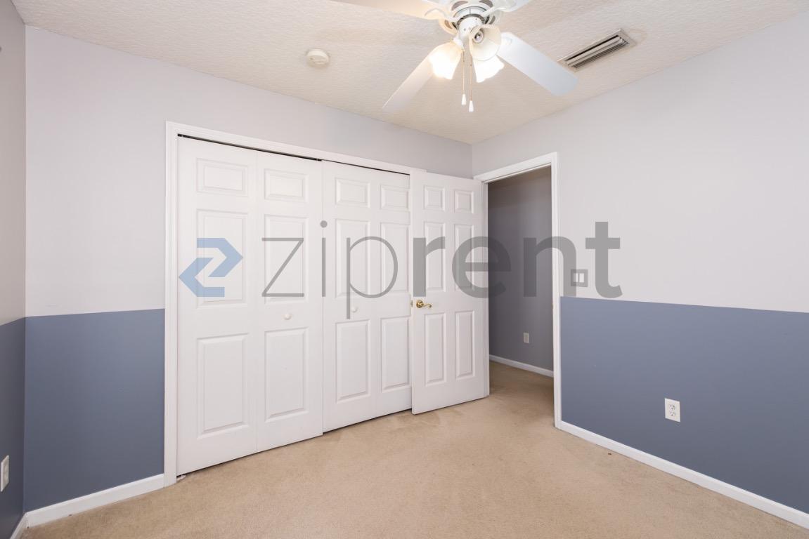 Building Photo - Unit
