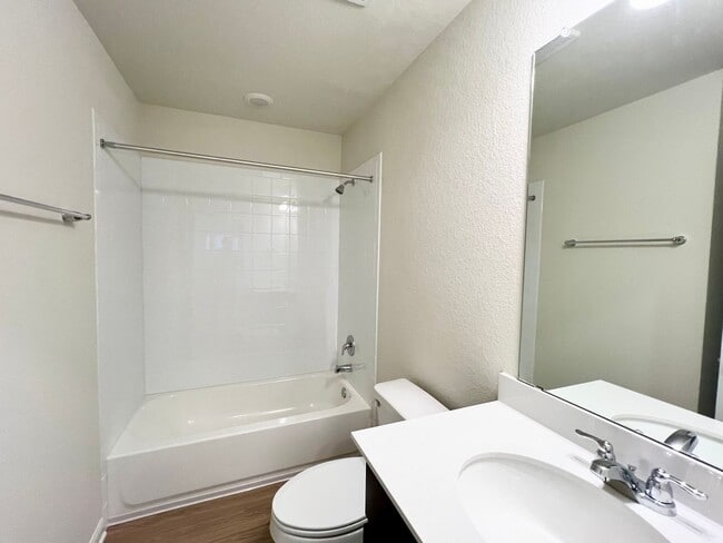 Building Photo - ~Move In Special~ 3 bedroom, 2 bath home for lease