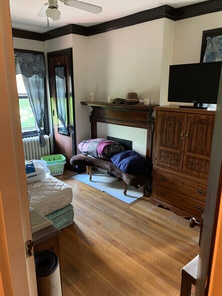 Building Photo - 418 Edgemont St