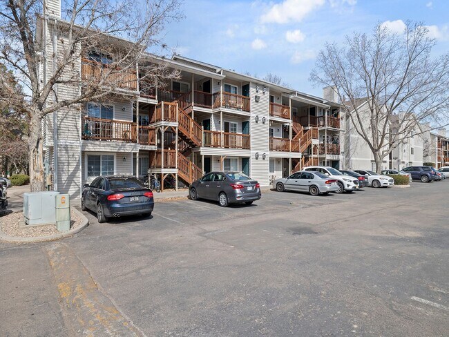 Building Photo - Well Maintained 2-Bed, 2-Bath Condo in Prime Location Near CSU!
