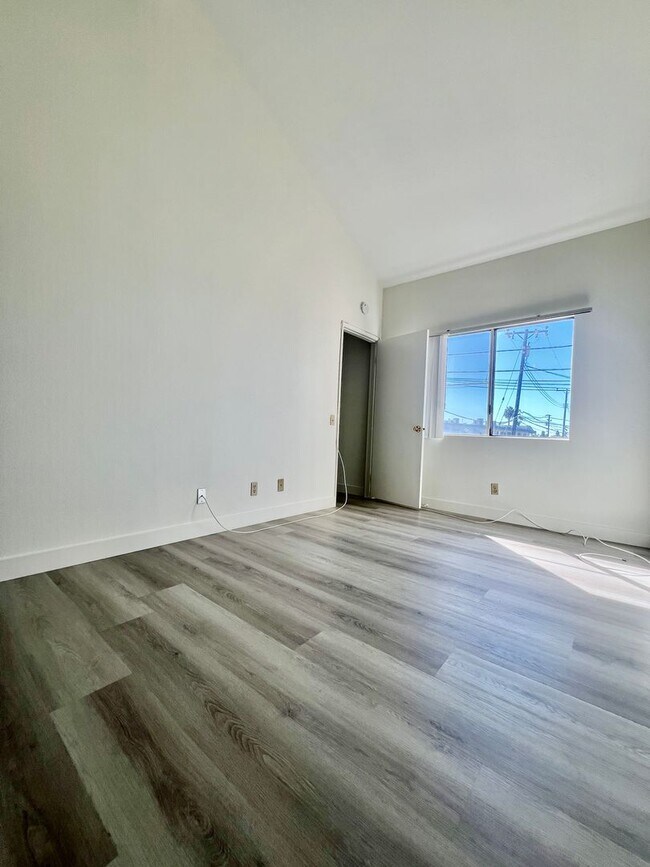 Building Photo - 702 Jay Cir