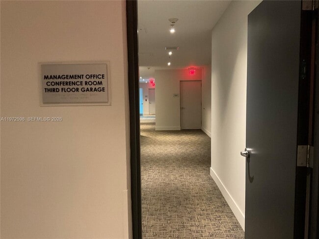 Building Photo - 1600 SW 1st Ave