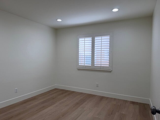 Building Photo - Amazing 5 bedroom home for rent in North Fontana