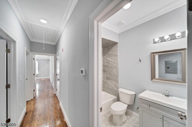 Building Photo - 267 S 10th St