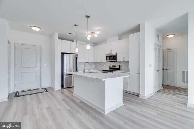 Building Photo - 10755 Fairgrounds Dr