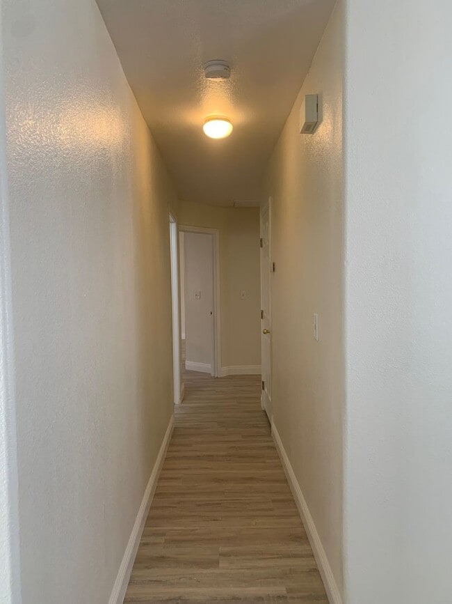 Building Photo - Single Story 3 Bedroom Home for Rent