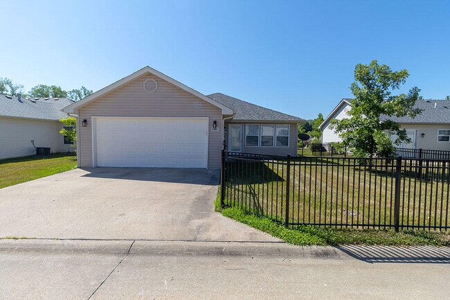 Building Photo - 1881 Field St