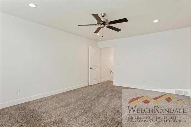 Building Photo - Live in Style – 3 Bed, 2.5 Bath Townhome i...