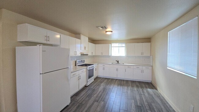 Building Photo - 71(439)