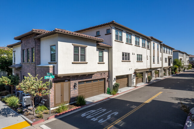 Primary Photo - Las Positas Townhomes