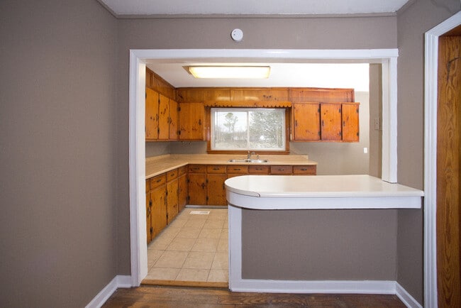 Building Photo - Available 12/29/25 with a Move- In- Special! -Charming 3 Bedroom Home.