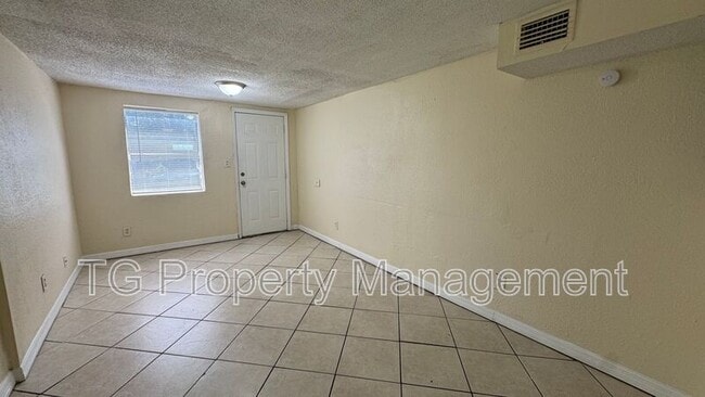 Building Photo - 2825 Moncrief Rd