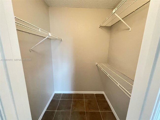 Building Photo - 3390 Pinewalk Dr N