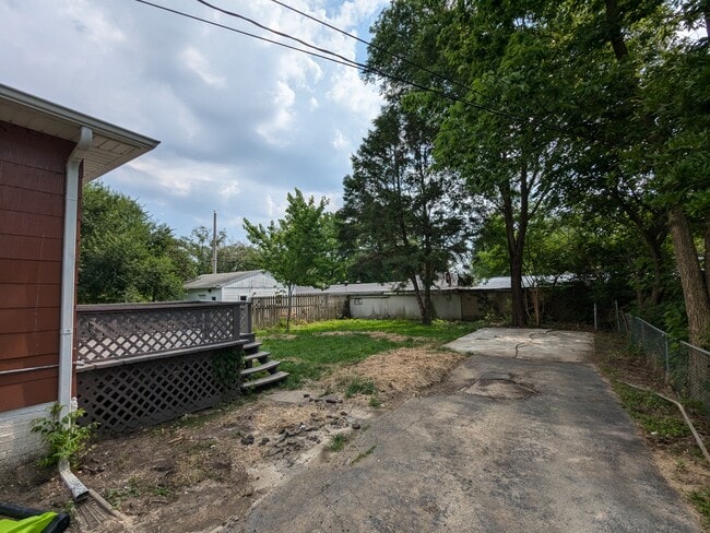 Building Photo - 1210 N Broadway Ave