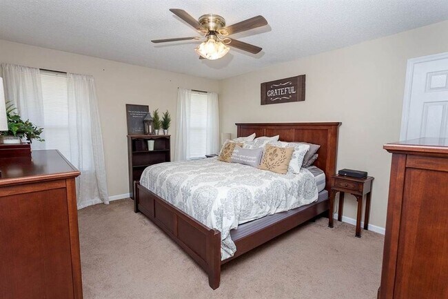 Building Photo - BEAUTIFUL SINGLE FAMILY HOME