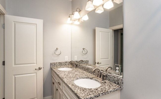 Building Photo - Home on Ladies Island