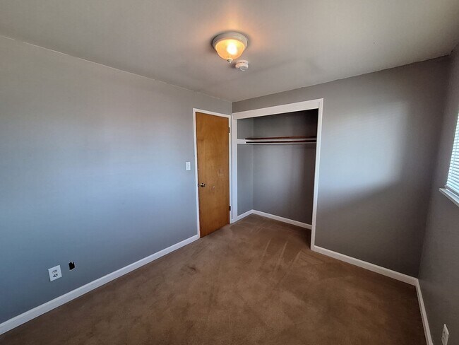 Building Photo - 5867 Madrona Dr