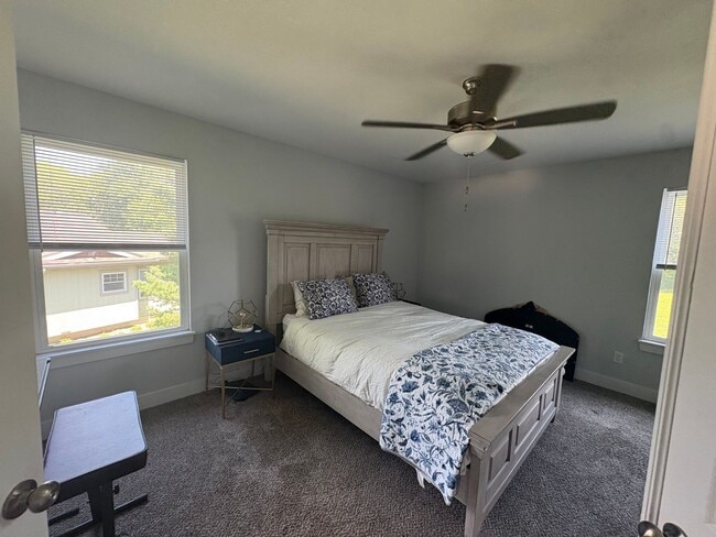 Building Photo - 2050 Riverstone Dr