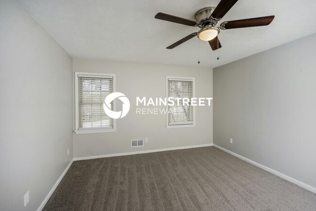 Building Photo - 3 Bedroom Pet-Friendly Home in LOUISVILLE, KY with Main Street Renewal