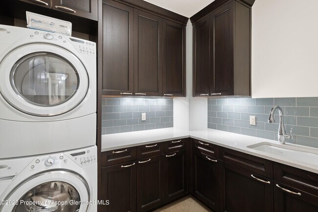 Building Photo - 509 W Hopkins Ave