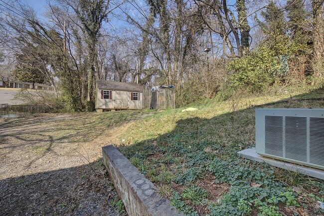 Building Photo - Four Bedroom Ranch with Finished Basement in Clarksville!