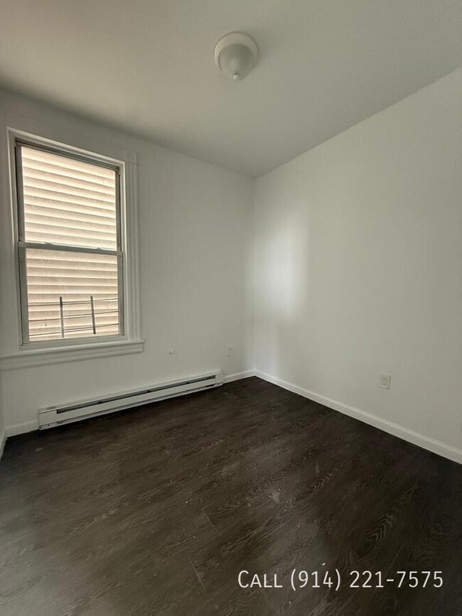 Building Photo - 15 Cedar St