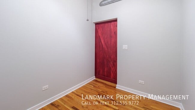 Building Photo - 1069 W 14th Pl