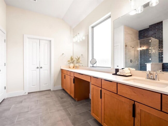 Building Photo - 2209 Santa Isabella Dr