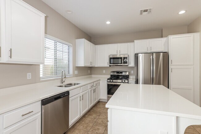 Building Photo - 14141 W Country Gables Dr