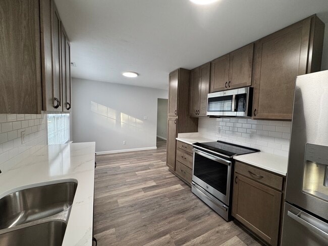 Building Photo - 357 Pine Ave