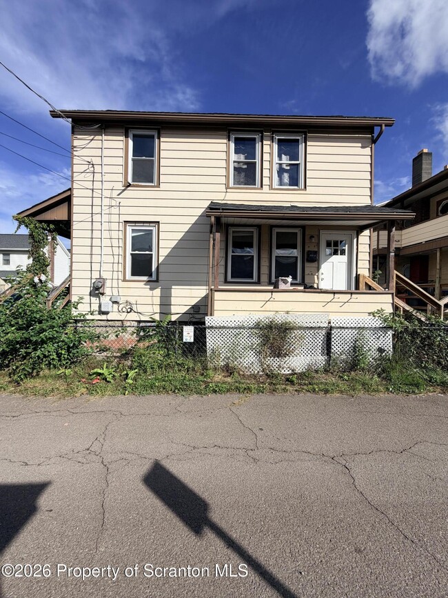 Building Photo - 109 Welles St