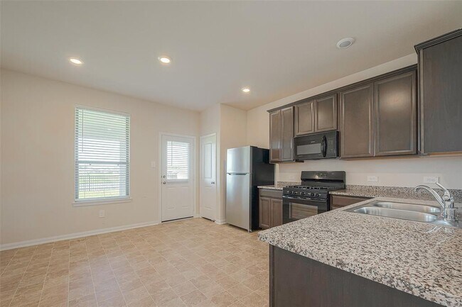 Building Photo - 14633 E Pine Heart Dr