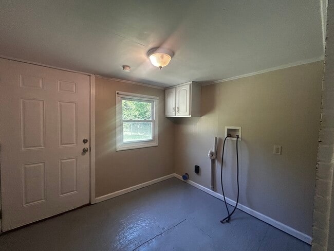 Building Photo - 461 Sweetwater Cir