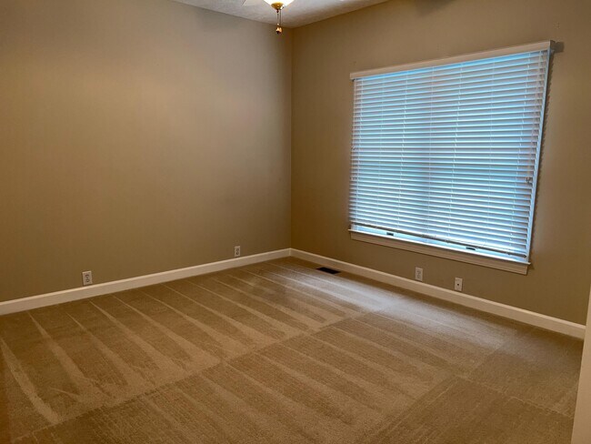 Building Photo - 160 Winged Elm Cir